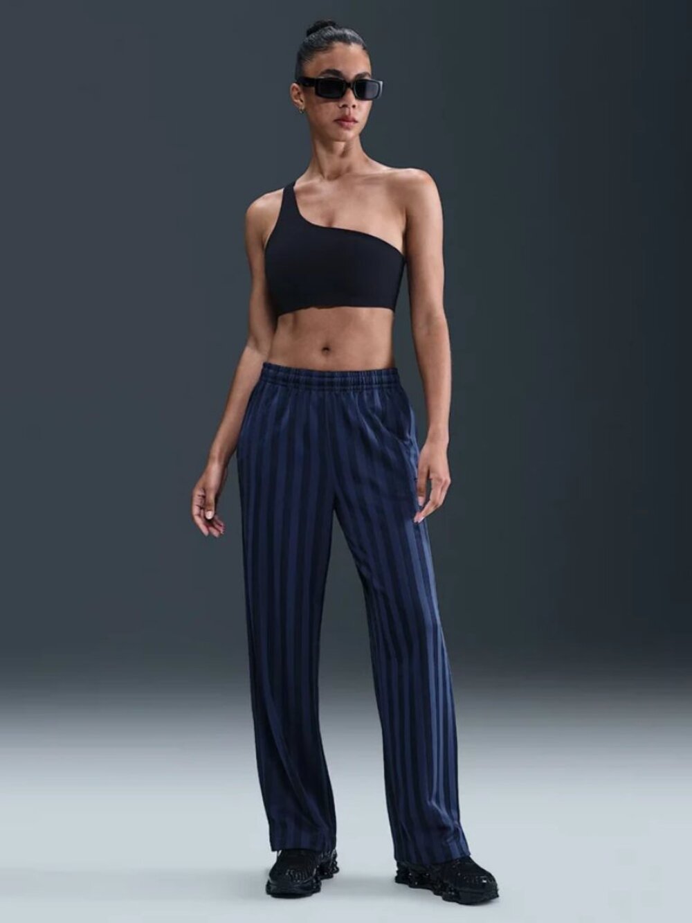 Nike Sportswear Women's Mid-Rise Loose Jacquard Striped Track Pants (S-Tall)
